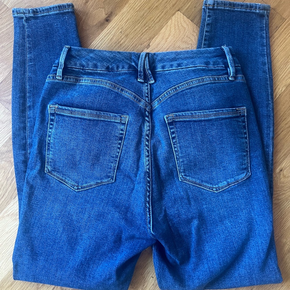 GOOD AMERICAN GOOD LEGS SKINNY CROPPED JEANS 8/29 - Picture 2 of 4